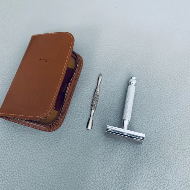 Vintage 1940s New Old Stock GILETTE Ball Handle Safety Razor in Orig. Case