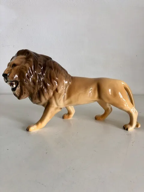 Beswick Lion Male Lion Prowling  Porcelain Figurine VGC!