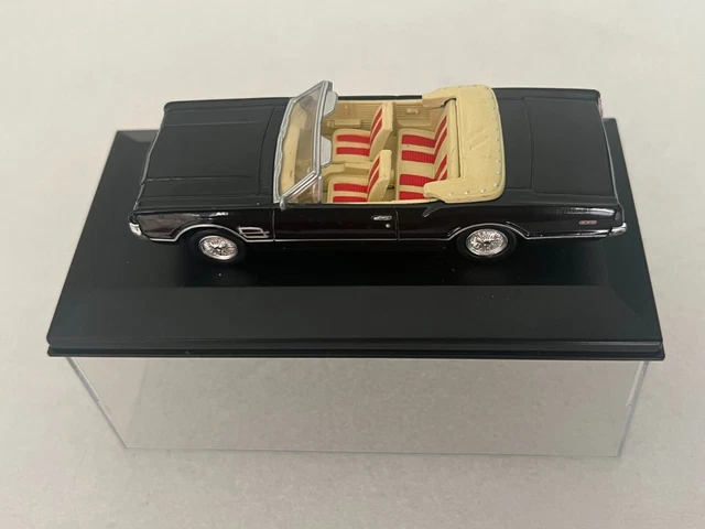 HACHETTE UNIVERSAL HOBBIES Plymouth Belvedere 1964 1/43 Voiture Miniature
