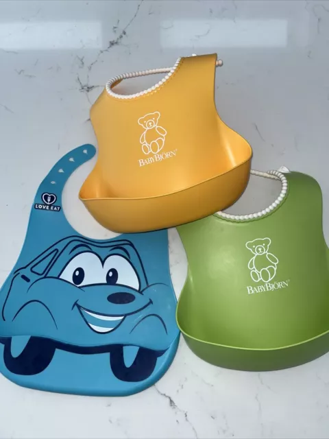 Set bavaglini in plastica Baby Bjorn e bavaglini in silicone Love Eat bambini