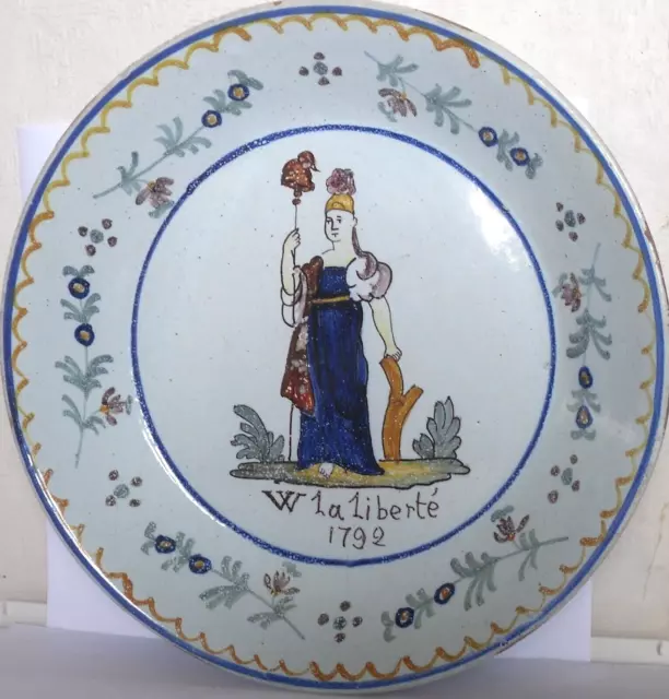 assiette en faience ancien Nevers Auxerre xix LA LIBERTE 1792 révolution France