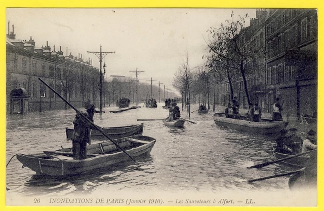 cpa FRANCE Floodations de PARIS in 1910 Les RESCUEURS à MAISONS ALFORT Flood
