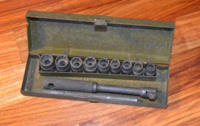 S-K TOOLS Vintage 1/4 Drive SAE. 1/4 - 3/8.  Small Socket set.  W case/2 handles