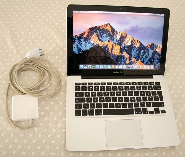 Apple Macbook Pro 13"  Intel Core i5 2,4 GHZ 8 GB Ram SSD 525 GB