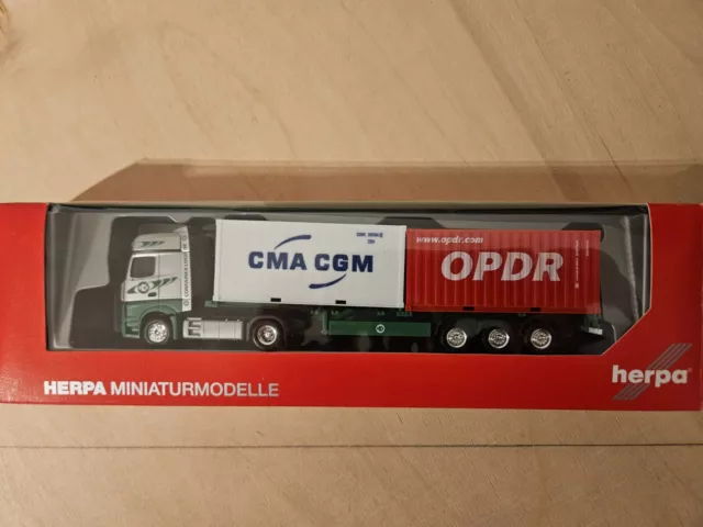 Herpa 302319 Mercedes-Benz Actros Bigspace Containersattelzug "EKB"