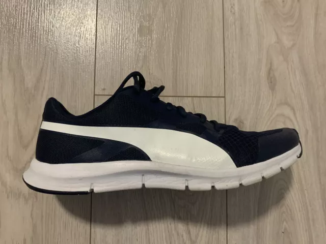 PUMA Herren Sneaker Blau Dunkelblau Weiß EU Größe 44 US 10,5 Neuwertig