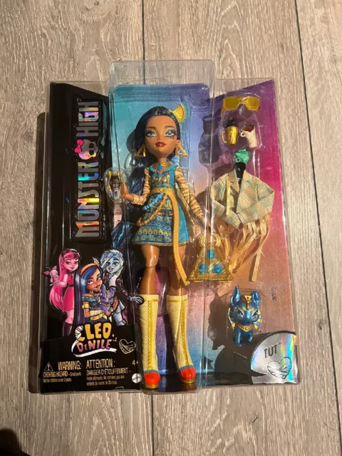 Monster High Cleo De Nile Fashion Doll with Blue Streaked Hair, Accessories  & Pet Dog