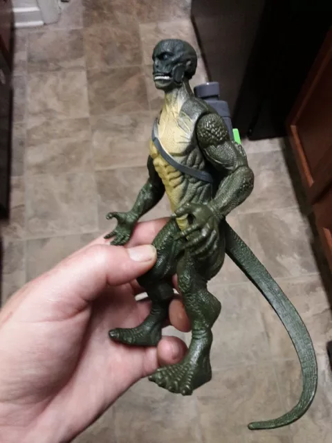 Hasbro 2012 Marvel Amazing Spider-Man -Lizard Man Action Figure -Squirts Water!