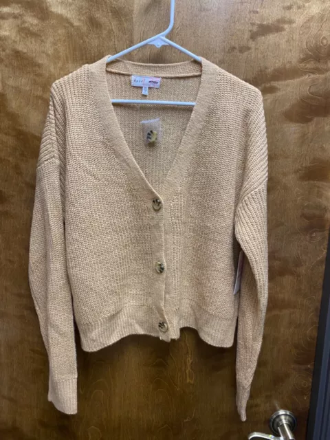 Women NWT"Hazel Moon" oatmeal color  3 button cardigan sweater. size XL.