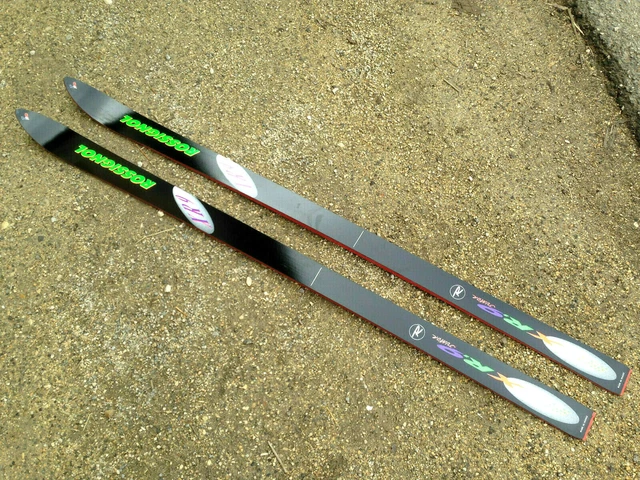 Ski Enfant ROSSIGNOL Vintage Modèle 3AT, 158cm, Neufs Sans Fixations