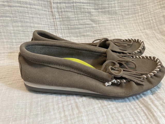 Minnetonka Gray Suede Leather Kilty Hard Sole Women's Moccasins Shoes Size 8.5 Minnetonka Gray Suede Leather Kilty Hard Sole Women's Moccasins Shoes Size 8.5