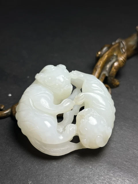 Chinese Exquisite Handmade Lion carving Hetian Jade Statue Pendant