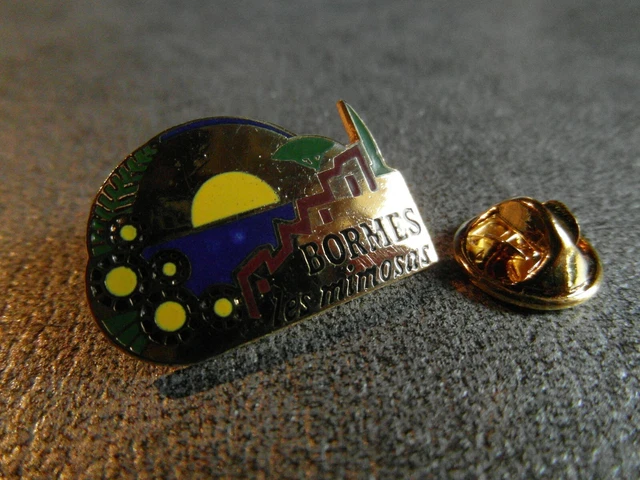 Pin's Les Saisies Savoie – Émaillé Grand Feu – Alpes Trophées – Rare