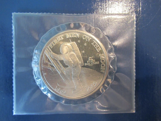 1989 Marshall Islands $5 - First Man on the Moon - 20 Years Moon Landing Commem