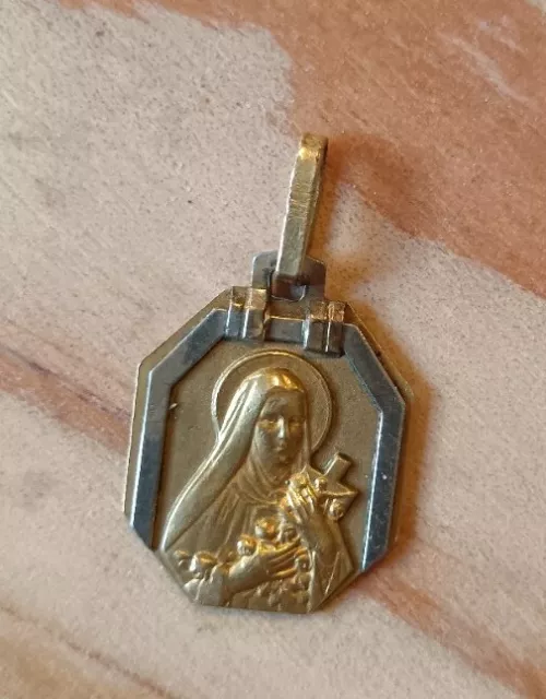 Médaille Religieuse Ancienne Sainte Thérèse De Lisieux Métal Doré