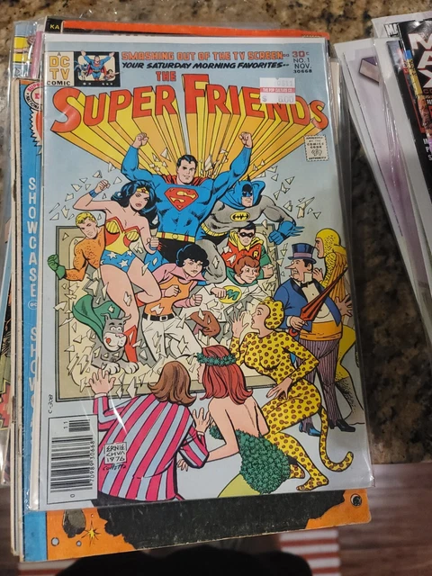 Mixed LOT OF (24) Marvel / DC / Indy comic books  Modern  see photos for books