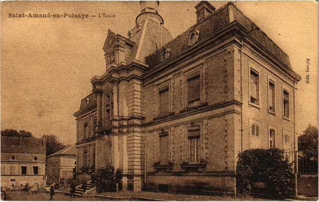CPA St-AMAND en PUISAYE L'École Nievre (100531)