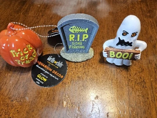 Lot of 3 Thrills & Chills Aquarium Decor fluorescent / glows under light