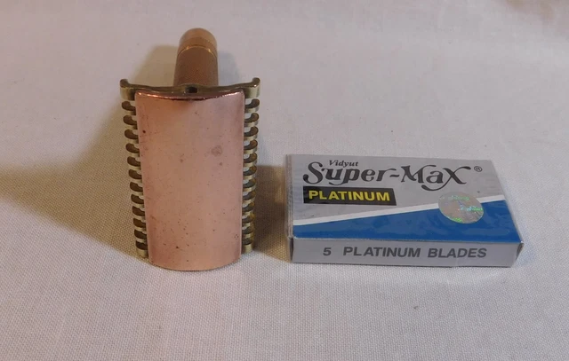 1930-32 Gillette Open Comb "New" Razor w/Fat Handle (Long Comb) + 5 New Blades