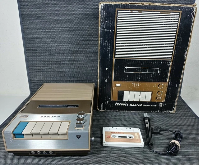 VTG CHANNEL MASTER Model 6306 cassette tape recorder with microphone