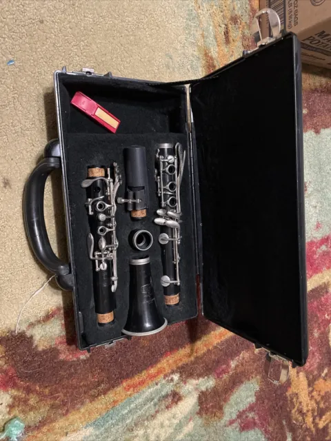 Clarinet with Hard Case Bundy 577  Resonite by The Selmer Company