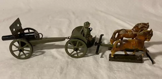 Lineol Tin Horse Drawn Caisson and Cannon Composition Soldier Germany T-57