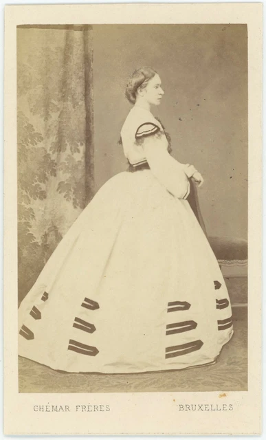 CDV CIRCA 1865. Jeune fille en robe par Bureau à Paris. EUR 19,00 - FR