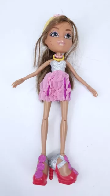 Bratz Sun Kissed Summer Dana Doll MGA With Clothing and Shoes