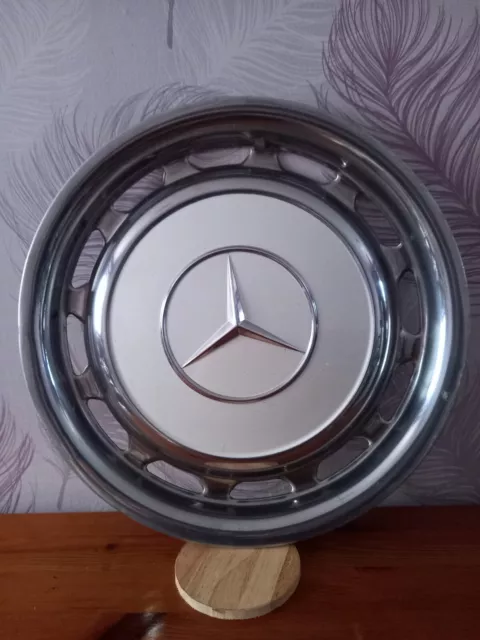 Hub Cap with White Centre For Classic 1960s/70s Mercedes-Benz 15" Diameter.