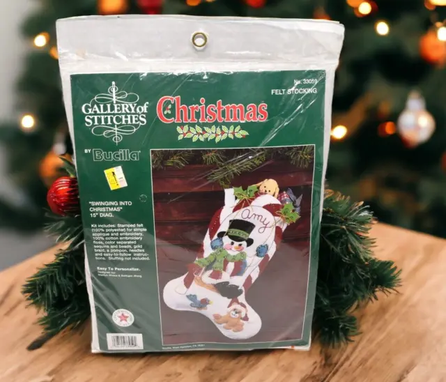 Kit de medias de fieltro Bucilla ""Swinging Into Christmas"" nuevo stock antiguo # 33059
