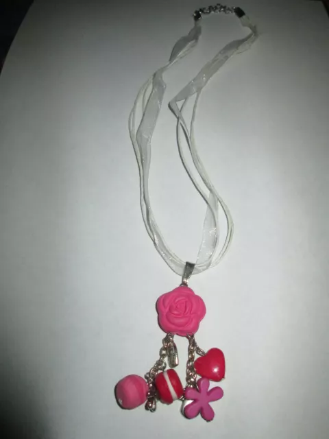 Collier " Tout Rose et Rouge ",en fimo,NEUF.