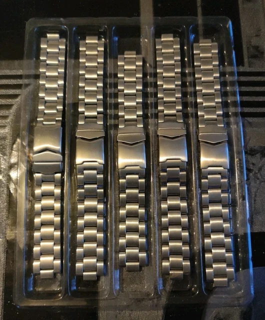 Lot De 27 Bracelets De Montre En Cuir Et Textile - Ancien Stock Magasin - Homme Et Femme - Toutes Couleurs Et Styles