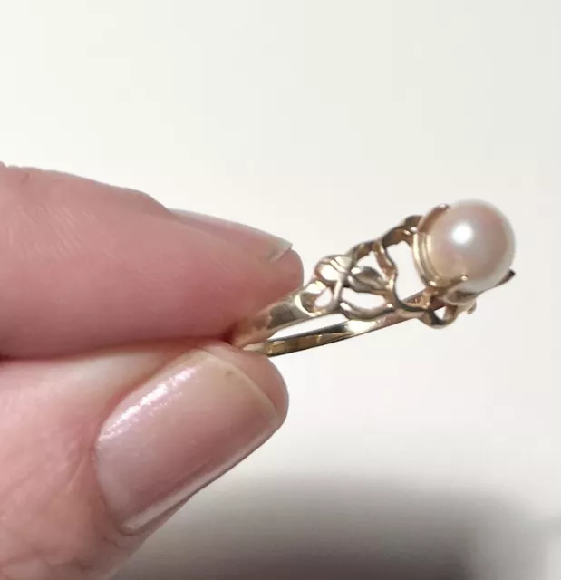 14k Gold Ring With Cultured Pearl. Vintage with Exquisite Design. Size 6