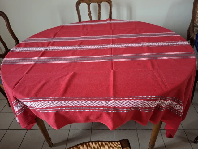 magnifique nappe rectangulaire brodée de roses + 6
