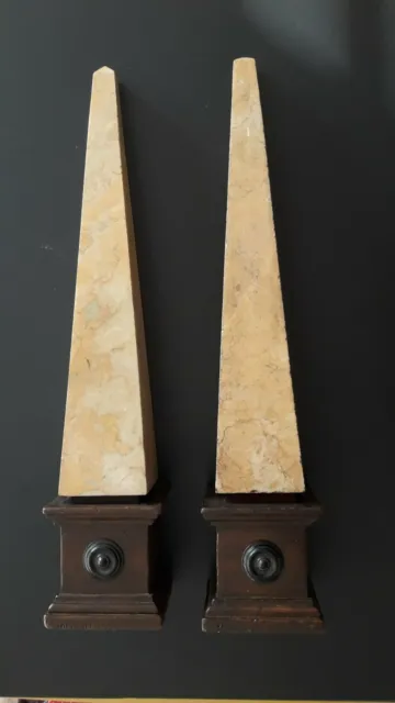 Coppia di obelischi antichi in marmo giallo