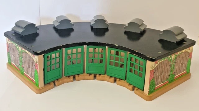 Thomas & friends wooden railway Tidmouth roundhouse shed Learning curve