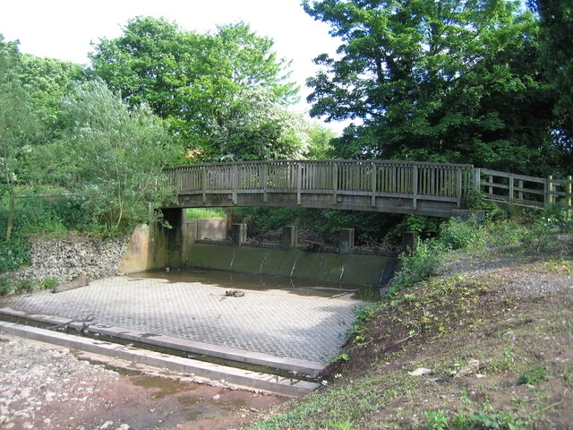 River Rea flood weir This overflow weir allows the river to flo c2006