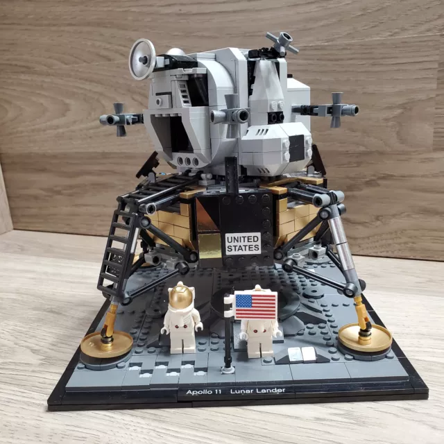 LEGO 10266 - NASA Apollo 11 Lunar Lander Creator Expert  99% Complete