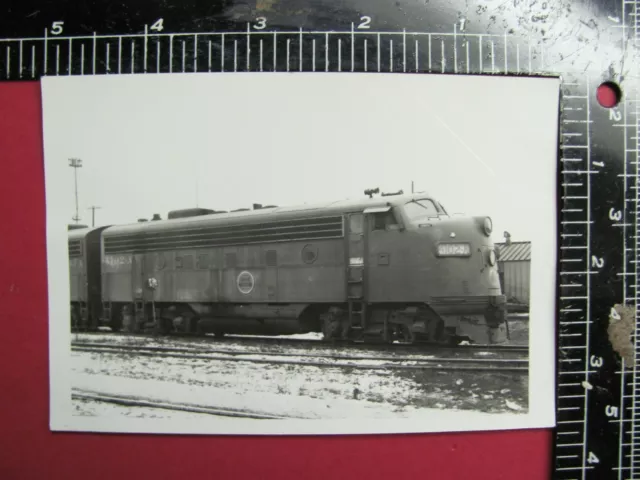 CHICAGO GREAT WESTERN RAILROAD DIESEL LOCOMOTIVE #4102-A B&W PHOTOCGW RR 1960s