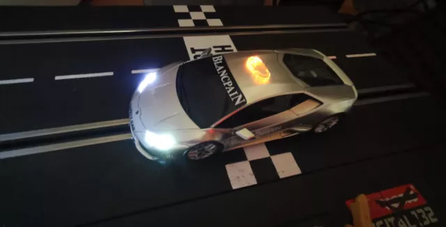 Carrera 30746 Huracan Safety Car mit Licht + Blinklicht für Digital 132