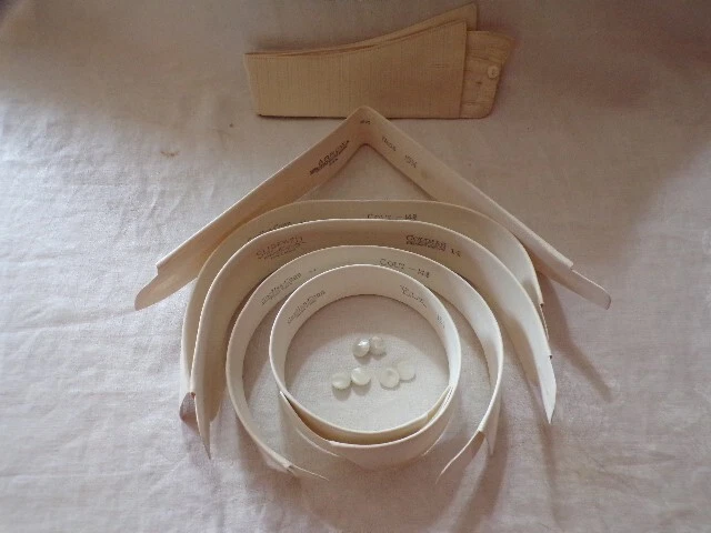 Vintage Assortment of Dress Collars & 3 Buttons