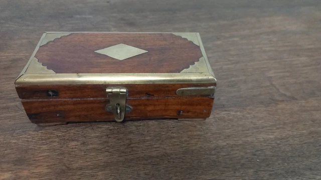 ANCIENNE BOITE A bijoux bois et laiton EUR 20,00 - PicClick IT
