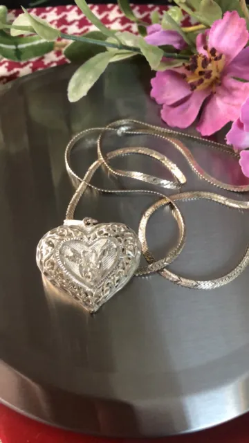 🌺Gorgeous Vintage 925 Silver Chain & Heart Pendant