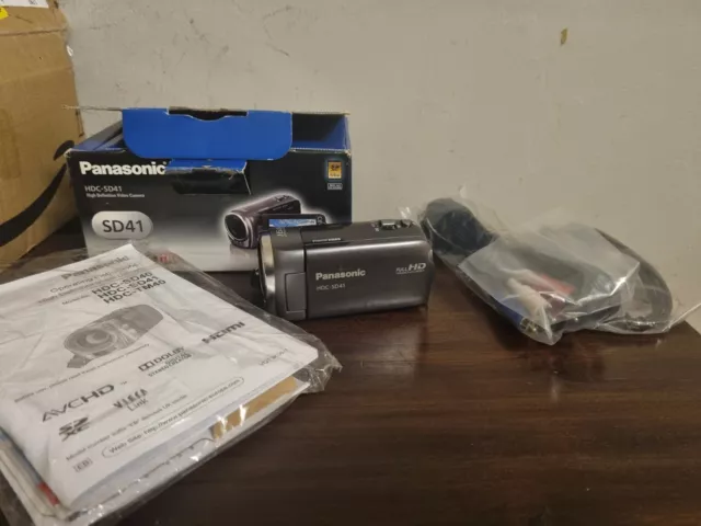 Panasonic HDC-SD41 Full HD 17x Zoom Digital Camera Silver