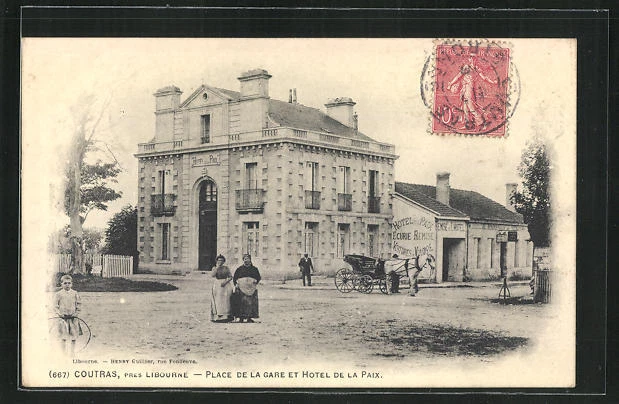 CPA Coutras, Place de la Gare and Hotel de la Paix