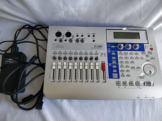 KORG D1200 Numérique Enregistrement Studio Et Power Câble Ensemble, en Partie