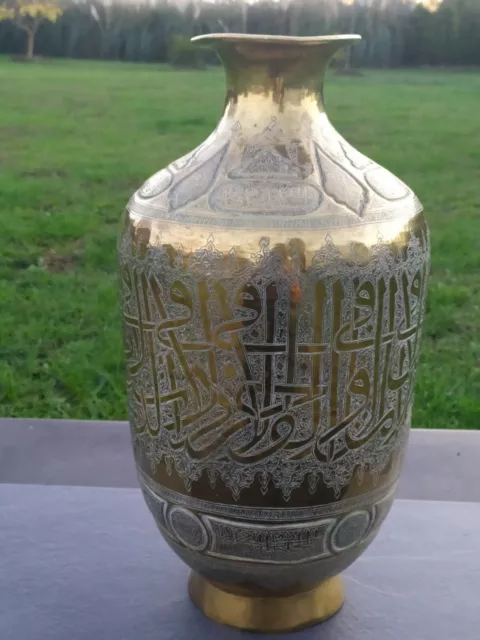 Grand  Vase en Laiton repoussé et ciselé , Syrien  Oriental XIXeme Ancien ...