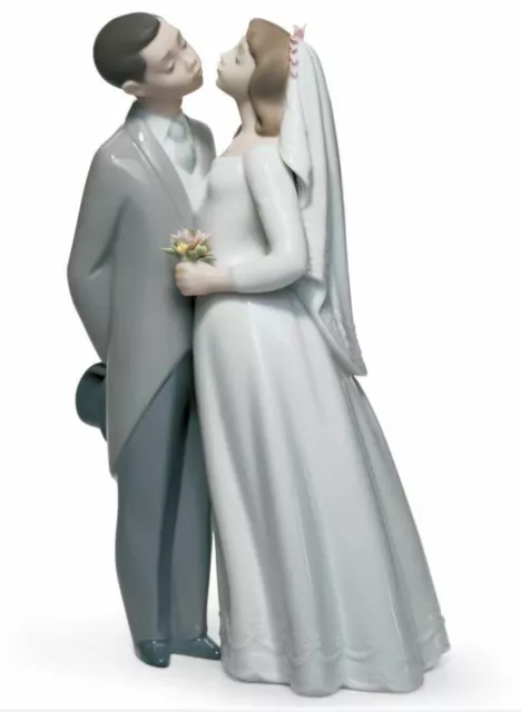 Retired Lladro A Kiss To Remember Wedding Couple Figurine #06620