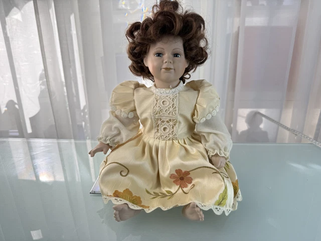 Poupée d'artiste poupée de collection porcelaine 70 cm état voir photo