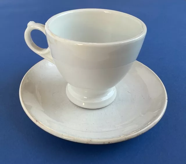Tasses brulot  et sa soucoupe XIXeme, en porcelaine blanche